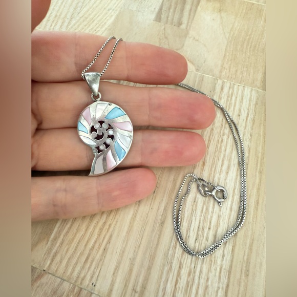 925 Sterling silver mother of pearl nautilus shell pendant necklace - Picture 7 of 10